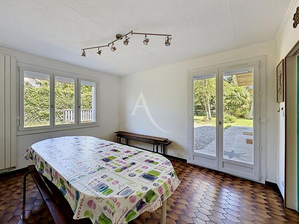 Pau, Maison de 6 chambres avec 2 logements indépendants sur terrain plat et arboré. Fort potentiel locatif