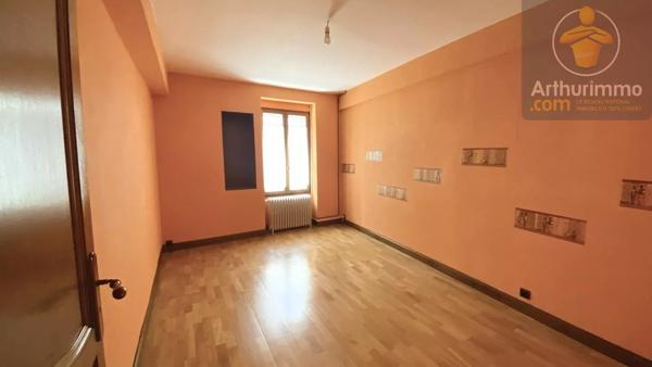 Vente                                                      Maison
                        
                     6 pièces                      157 m2                     à Orléans
