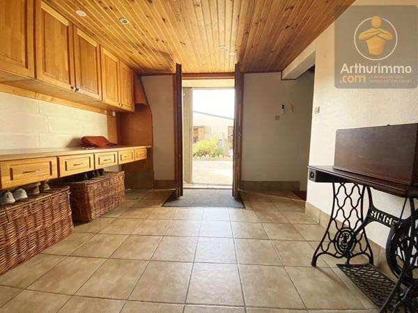 Vente                                                      Maison
                        
                     6 pièces                      157 m2                     à Orléans