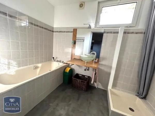 Appartement à louer 4 pièces 105.99m² Saint-Brieuc (22000)