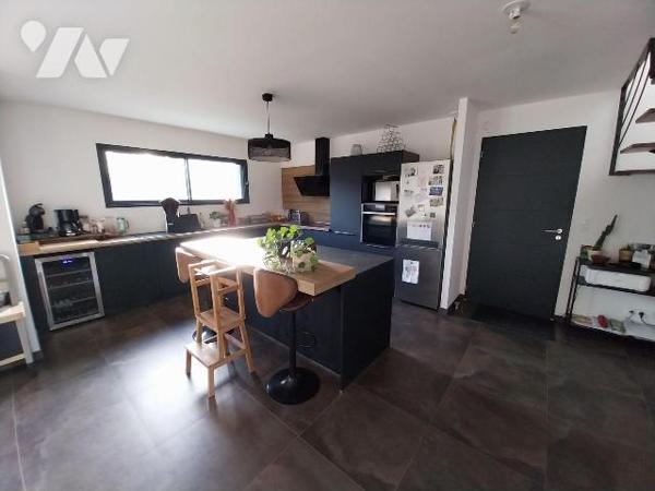 Maison à Vendre à Balazé (35500) en Ille-et-Vilaine (35)

Belle maison contemporaine et famil...