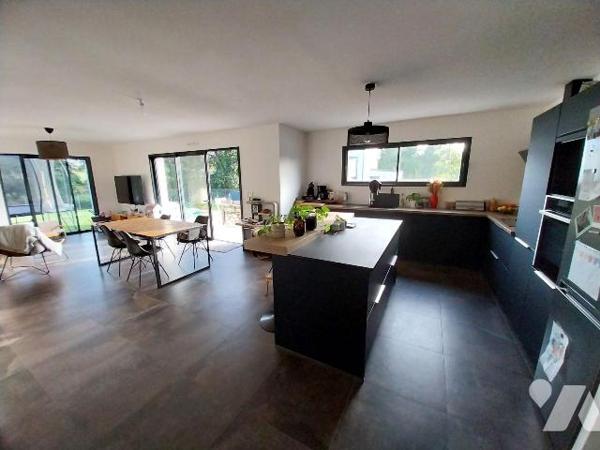 Maison à Vendre à Balazé (35500) en Ille-et-Vilaine (35)

Belle maison contemporaine et famil...