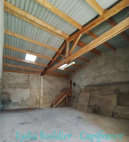 Grange + dépendances à vendre (63300)