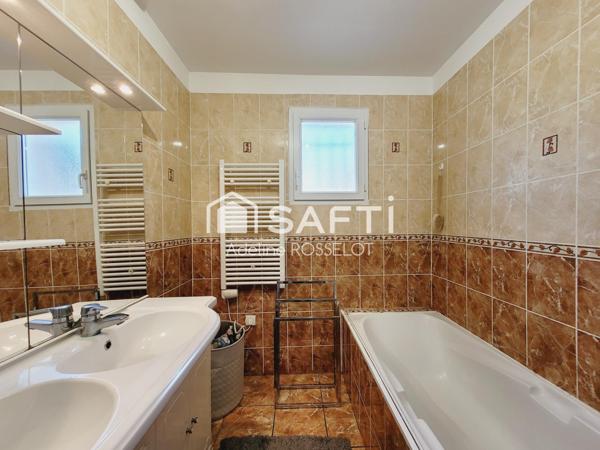 Plain pied 3 chambres + bureau / commerces et écoles à pied