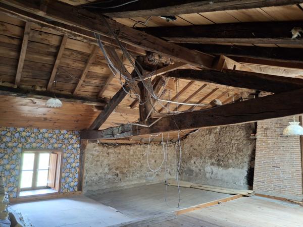 MAISON DE CAMPAGNE A RENOVER