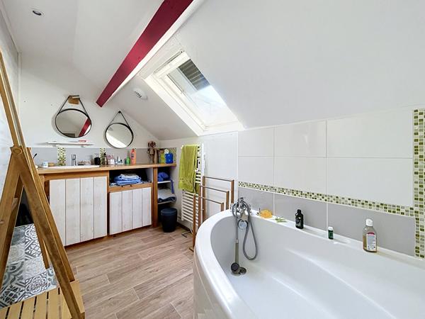 A VENDRE à la limite d'Angers et de Saint Barthelemy D'Anjou maison 4 chambres de 104 m² 700 m² de jardin