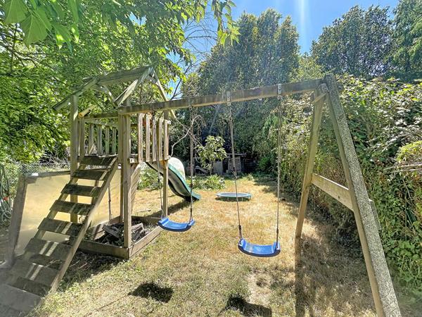 A VENDRE à la limite d'Angers et de Saint Barthelemy D'Anjou maison 4 chambres de 104 m² 700 m² de jardin