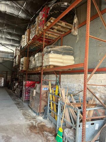 Magnifique opportunité de location d'un dépot de 129 m2, idéalement situé dans la zone d'activités de Coneau Larivot