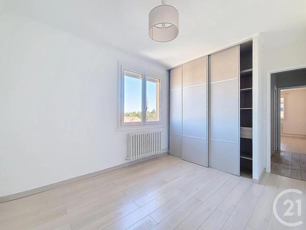 Appartement T4 à vendre  4 pièces - 90,96 m 2   VILLENEUVE LES AVIGNON  - 30