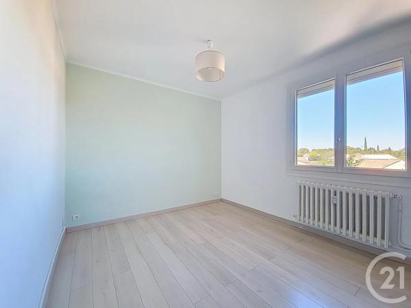 Appartement T4 à vendre  4 pièces - 90,96 m 2   VILLENEUVE LES AVIGNON  - 30