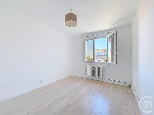 Appartement T4 à vendre  4 pièces - 90,96 m 2   VILLENEUVE LES AVIGNON  - 30