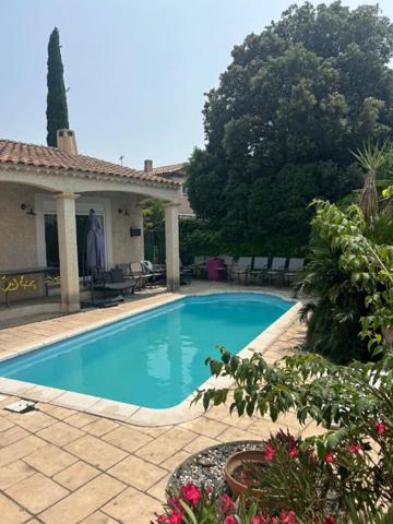 MAISON 4 CHAMBRES AVEC PISCINE