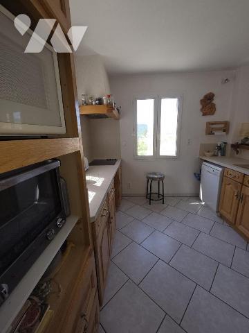 Maison d'habitation avec terrain attenant.