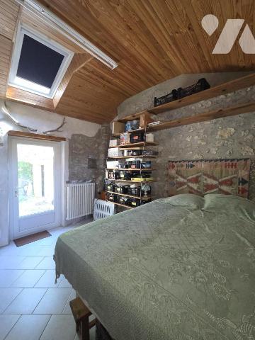 Maison d'habitation avec terrain attenant.
