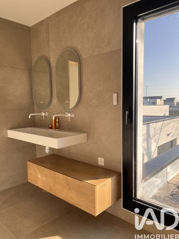 Maison à vendre 7 pièces 170 m² Saint-Barthélemy-d'Anjou