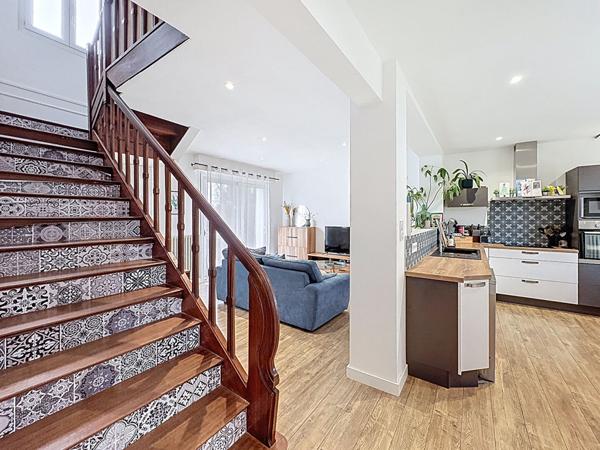 Maison rénovée de 116 m², 3 chambres avec vie de plain pied - Garage - Kervignac.