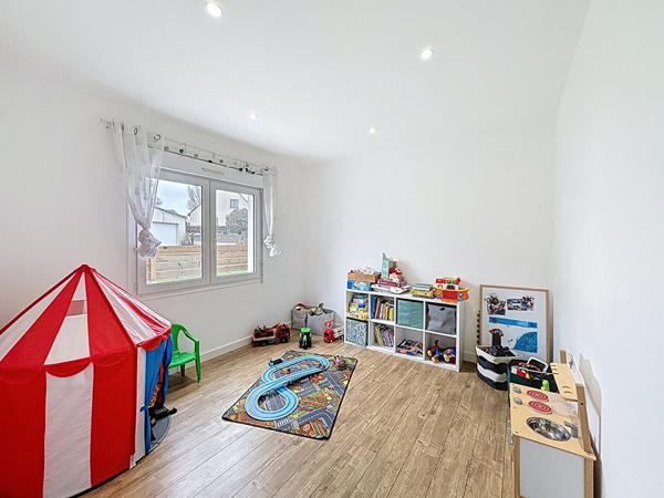 Maison rénovée de 116 m², 3 chambres avec vie de plain pied - Garage - Kervignac.