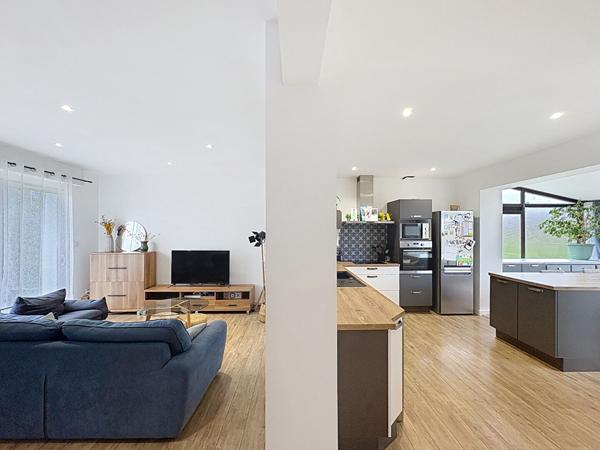 Maison rénovée de 116 m², 3 chambres avec vie de plain pied - Garage - Kervignac.