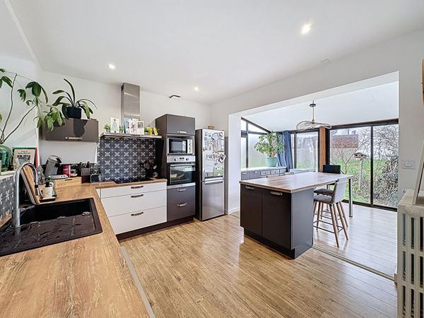 Maison rénovée de 116 m², 3 chambres avec vie de plain pied - Garage - Kervignac.