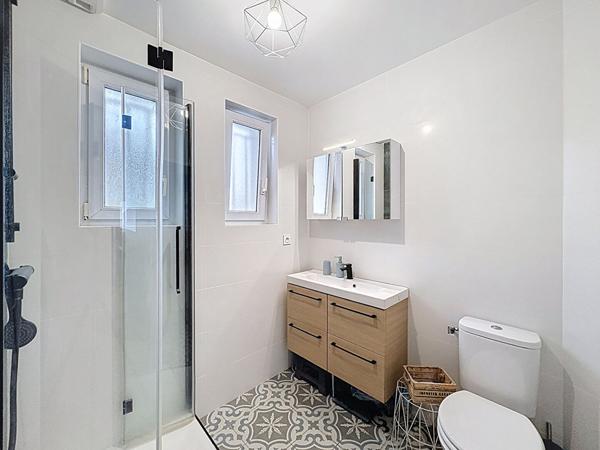 Maison rénovée de 116 m², 3 chambres avec vie de plain pied - Garage - Kervignac.