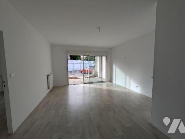 Hennebont, centre ville, proche toutes commodités, appartement en rez-de-chaussée, au sein d'un...