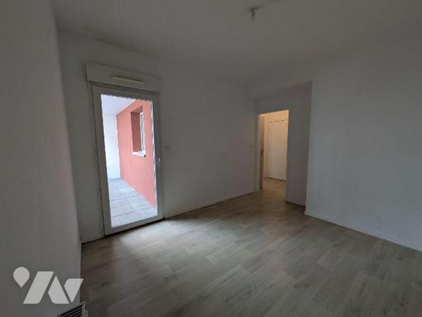Hennebont, centre ville, proche toutes commodités, appartement en rez-de-chaussée, au sein d'un...