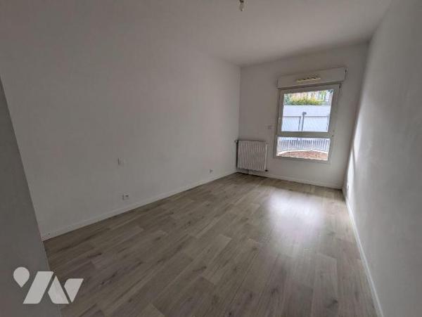 Hennebont, centre ville, proche toutes commodités, appartement en rez-de-chaussée, au sein d'un...