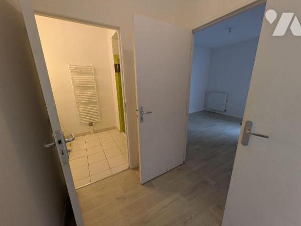 Hennebont, centre ville, proche toutes commodités, appartement en rez-de-chaussée, au sein d'un...