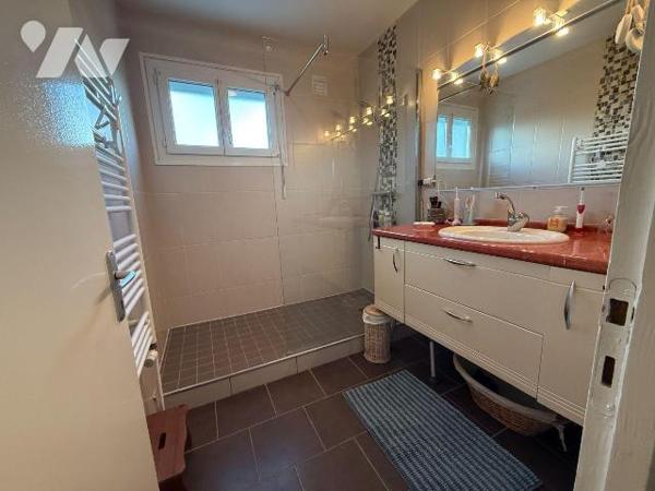 A VENDRE, PLESTIN LES GREVES

Découvrez cette jolie maison en très bon état sur un beau terra...