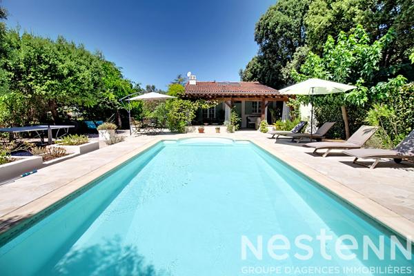 A VENDRE TARADEAU Villa avec piscine sur 1 450 m² de terrain, PROCHE VILLAGE A PIED - 4 chambres, bureau, garage et carport