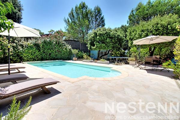 A VENDRE TARADEAU Villa avec piscine sur 1 450 m² de terrain, PROCHE VILLAGE A PIED - 4 chambres, bureau, garage et carport