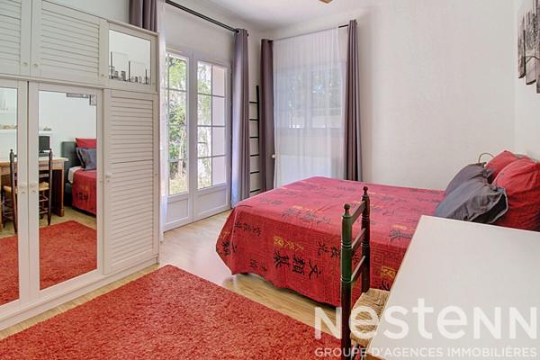 A VENDRE TARADEAU Villa avec piscine sur 1 450 m² de terrain, PROCHE VILLAGE A PIED - 4 chambres, bureau, garage et carport
