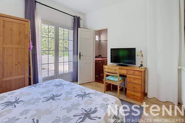 A VENDRE TARADEAU Villa avec piscine sur 1 450 m² de terrain, PROCHE VILLAGE A PIED - 4 chambres, bureau, garage et carport