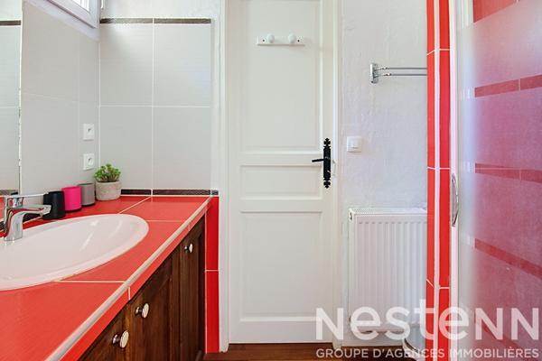 A VENDRE TARADEAU Villa avec piscine sur 1 450 m² de terrain, PROCHE VILLAGE A PIED - 4 chambres, bureau, garage et carport