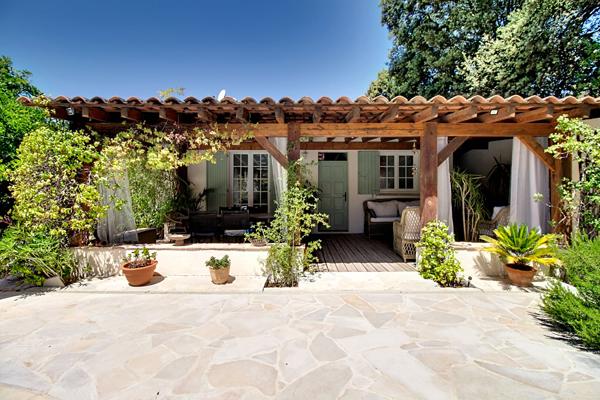 A VENDRE TARADEAU Villa avec piscine sur 1 450 m² de terrain, PROCHE VILLAGE A PIED - 4 chambres, bureau, garage et carport