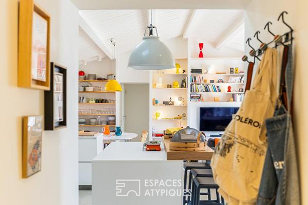 Ancien chai revisitée en Villa Arty aux couleurs Solaires, proche de la Plage.