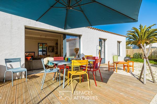 Ancien chai revisitée en Villa Arty aux couleurs Solaires, proche de la Plage.