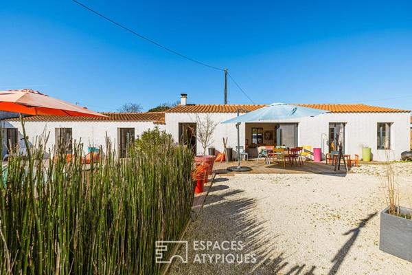 Ancien chai revisitée en Villa Arty aux couleurs Solaires, proche de la Plage.