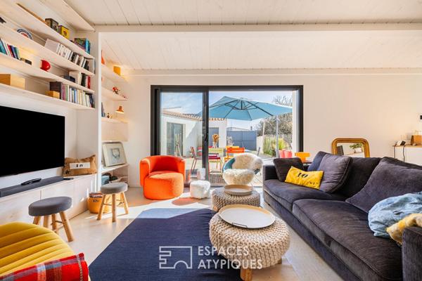 Ancien chai revisitée en Villa Arty aux couleurs Solaires, proche de la Plage.