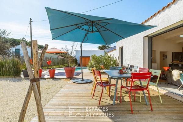 Ancien chai revisitée en Villa Arty aux couleurs Solaires, proche de la Plage.