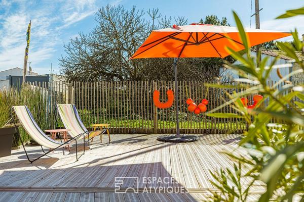 Ancien chai revisitée en Villa Arty aux couleurs Solaires, proche de la Plage.