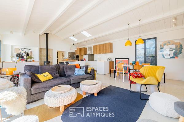 Ancien chai revisitée en Villa Arty aux couleurs Solaires, proche de la Plage.