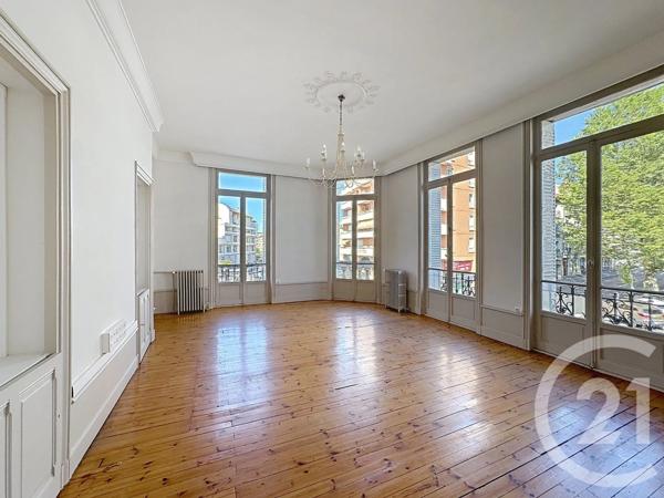 Appartement à vendre  6 pièces - 234,66 m 2   LE PUY EN VELAY  - 43