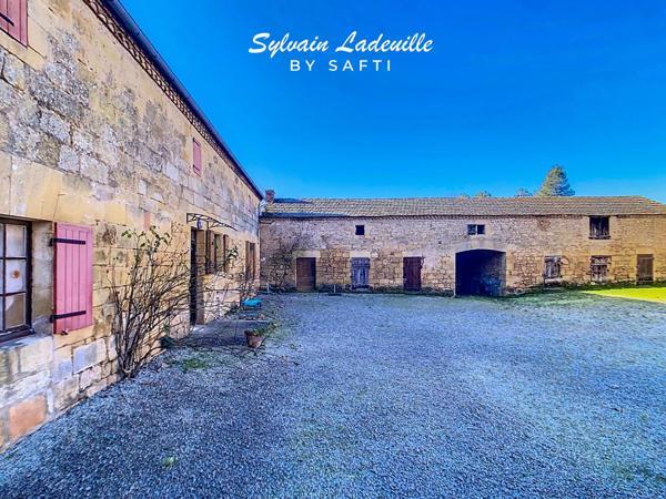 Corps de ferme a restaurer de 95 m² habitables avec 400 m² de dépendances sur un terrain de 3 500 m²