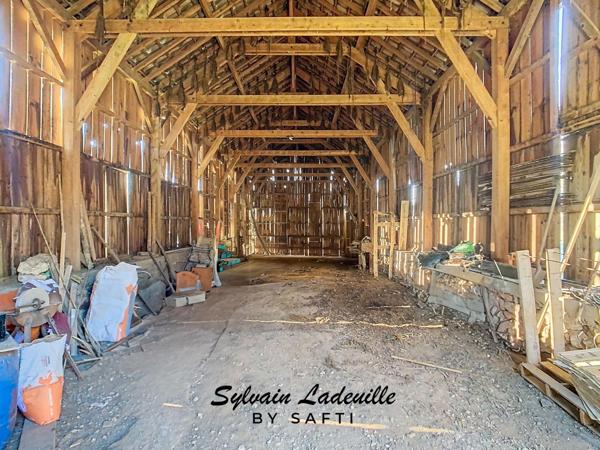 Corps de ferme a restaurer de 95 m² habitables avec 400 m² de dépendances sur un terrain de 3 500 m²