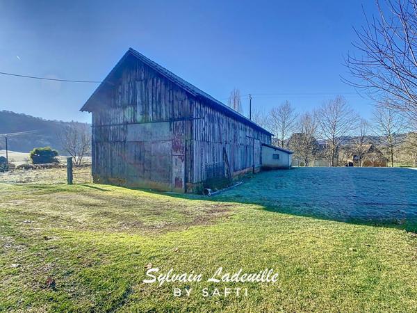 Corps de ferme a restaurer de 95 m² habitables avec 400 m² de dépendances sur un terrain de 3 500 m²