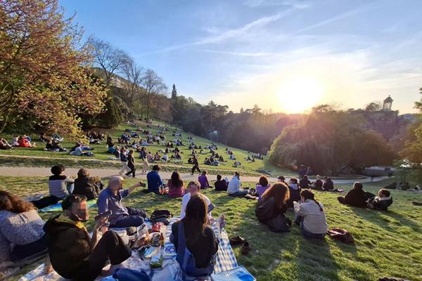75019 PARIS - Murs commerciaux 208,25 m², très fort potentiel Buttes Chaumont