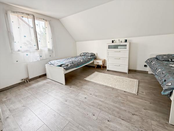 A vendre à Vauréal belle et grande maison familiale de 7 pièces sur terrain de 455 m2