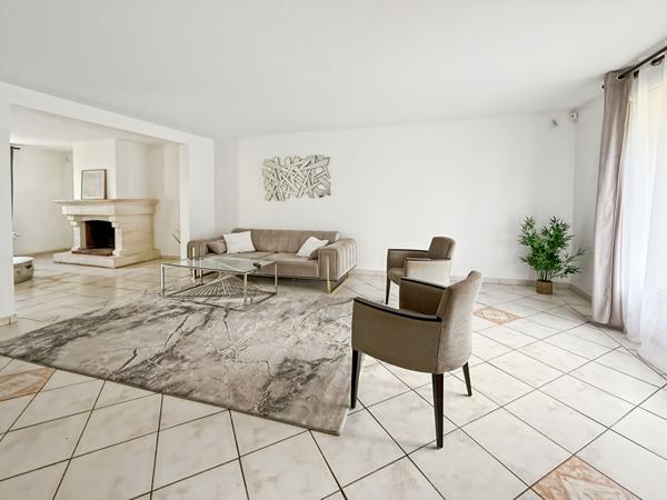 A vendre à Vauréal belle et grande maison familiale de 7 pièces sur terrain de 455 m2