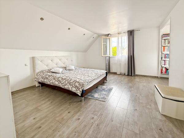 A vendre à Vauréal belle et grande maison familiale de 7 pièces sur terrain de 455 m2